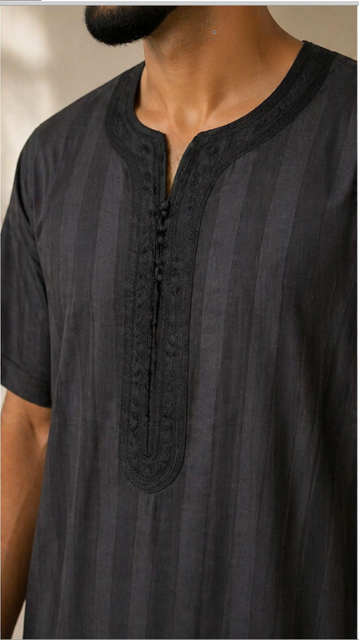 Qamis / Gandoura Homme Noir Élégant – Col Brodé Minimaliste